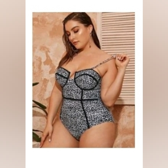 Plus Leopard Underwire One Piece Swimsuit - Picture 6 of 6